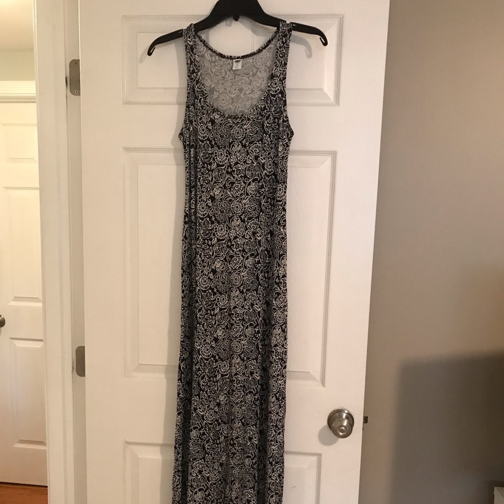 Old Navy black and off white tank top maxi dress